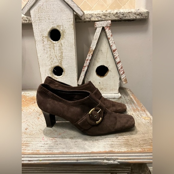 Liz Claiborne Maribel Womens 7 Brown Suede Leather Slip On Heel with Buckle - Picture 3 of 10